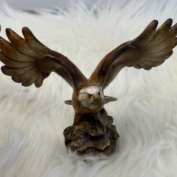Handcrafted Eagle 🦅 Bird Sculpture - Picture 7 of 7